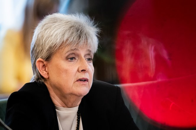 Lannert Judit megmutatta a korábban Novák Katalin által is használt irodáját, amit egy hotel recepciójához hasonlított
