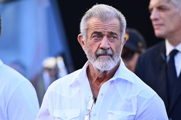 Mel GibsonAz ausztrál színész nem finomkodott amikor kiválasztotta saját szigetét: a Fidzsi-szigetekhez tartozó Mago nevű sziget 2200 hektáron terül el és vulkanikus eredetű