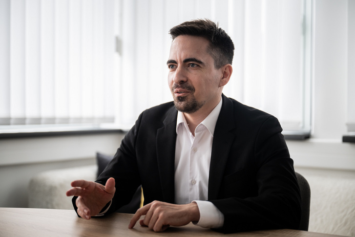 Rádi Balázs 2026. április 2-án vehette át a hazai díját