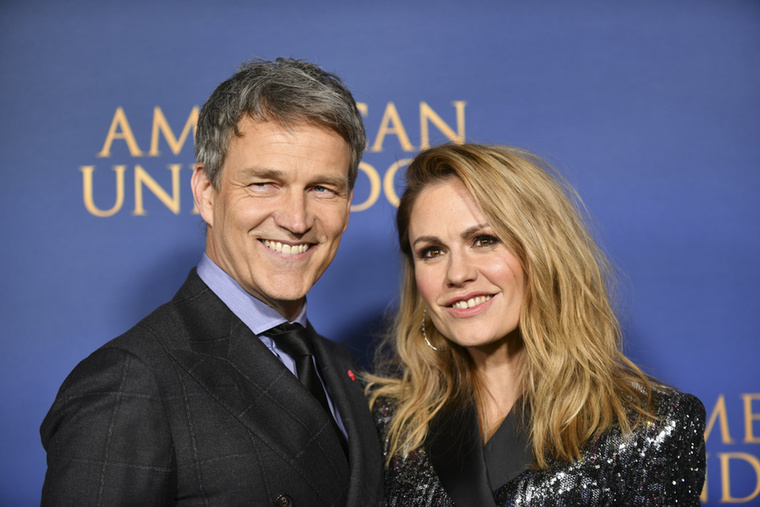 Anna Paquin és Stephen MoyerAnna Paquin és Stephen Moyer a True Blood forgatásán ismerkedtek meg közelebbről, ahol a nézők is hamar észrevehették köztük a kémiát