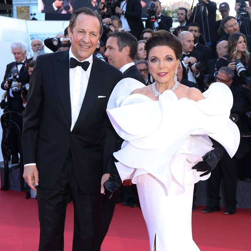 Joan Collins közép2