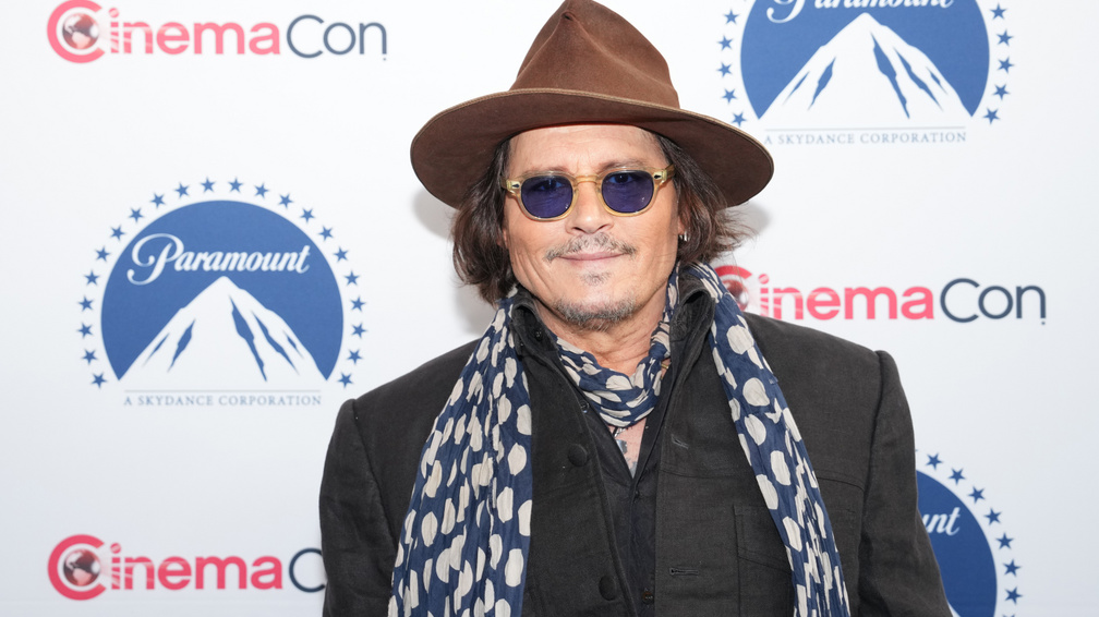 Budapestre vezetett Johnny Depp bankkártyás csalási ügye