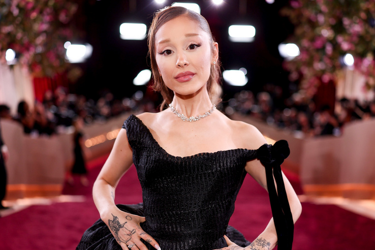 Ariana Grande nem gyötrődik tovább, a szemünk előtt támad fel hamvaiból