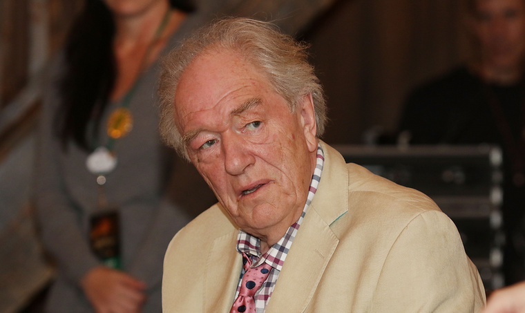 Michael GambonMichael Gambon még a '60-as években került képbe lehetséges James Bondként, amikor George Lazenby után új főszereplőt kerestek