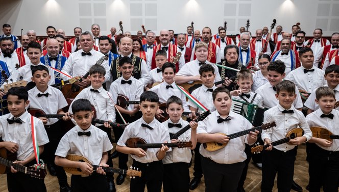 Egy nap a Sükösdi SUGO Tamburazenekarral