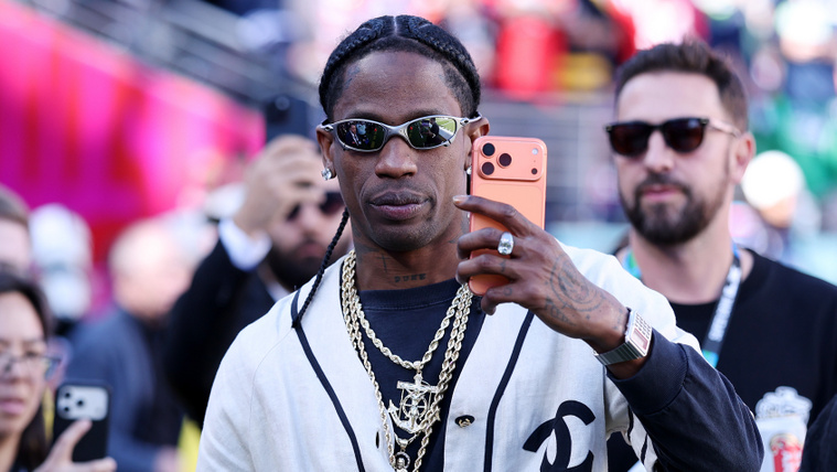 Botrányba fulladt csepeli koncertje után Travis Scott nem léphet fel Olaszországban
