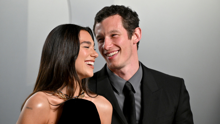 Összeházasodott Dua Lipa és Callum Turner: titokban mondták ki a boldogító igent