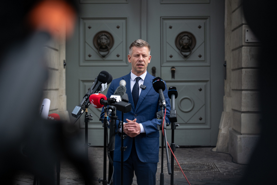 Magyar Péter bejelentette, hogyan váltanák le Sulyok Tamást
