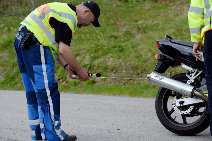 Hangos volt a magyar motoros kipufogója, elvették a forgalmiját Romániában