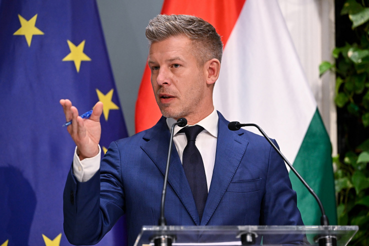 Katonai tiszteletadás lesz, bár némi feszültség sem kizárt Magyar Péter berlini látogatásán