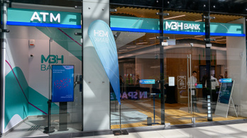 Az utolsó nagybank is megemeli a díjait, de ad egy nullás számlacsomagot is
