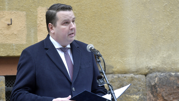 Az ügyészség nagyszabású akciójában fideszes politikusokat is előállítottak