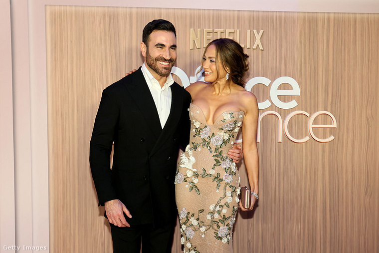 Jennifer Lopez és Brett Goldstein. (Fotó: Getty Images)
