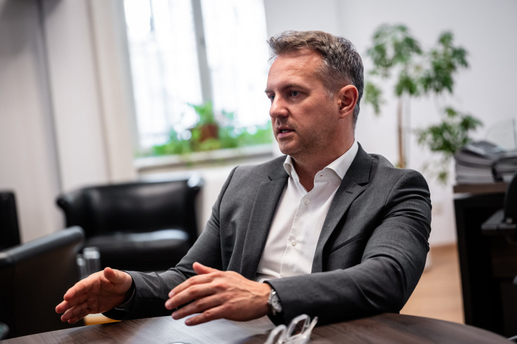 Nem a pénz hiányzik: itt akadtak el a vállalatok, nem mernek beruházni
