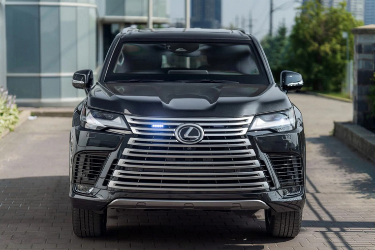 Lexus vs. Gránát: 2 – 0 - az AK-47 sem fog ki a japán batáron