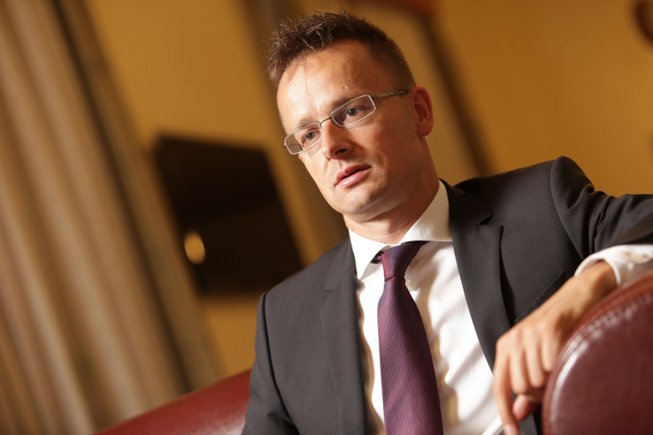 Újabb nagy nevek buktak le a diplomataútlevél-ügyben