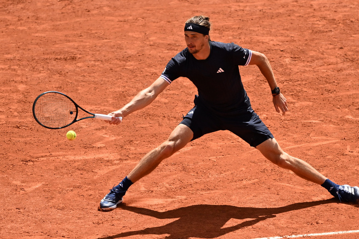Alexander Zverev megúszta a drámát, és favoritként várhatja a Roland Garros döntőjét