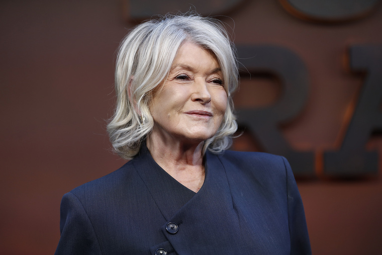 Martha StewartMartha Stewart esetében pedig a farmélet kulcsszerepet játszott márkája felépítésében: a lifestyle-guru évtizedeken át ugyanazon connecticuti farmon élt, ahol fejlesztette lakberendezési és designérzékét.