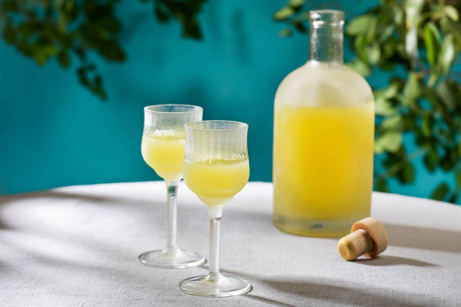 Házilag is készíthetsz limoncellót: a hűsítő italt jó ajándékba is adhatod.