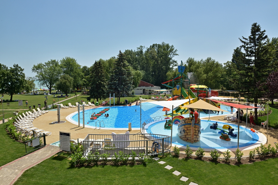 Danubius Hotel Marina kültéri medence