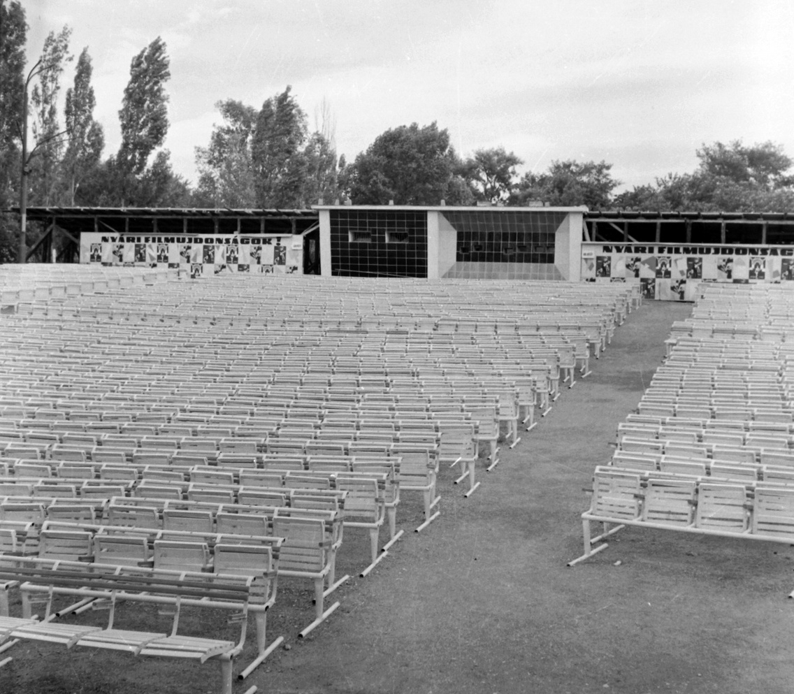 Vörösmarty kertmozi, 1964