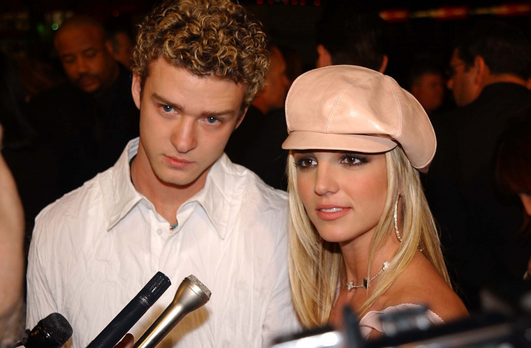 Britney Spears és Justin TimberlakeBritney Spears 2023-ban megjelent memoárjában tért ki a Justin Timberlake-kel való kapcsolatára.Az énekesnő szerint kapcsolatuk idején több alkalommal is tudomására jutott, hogy Timberlake más nőkhöz is közel került