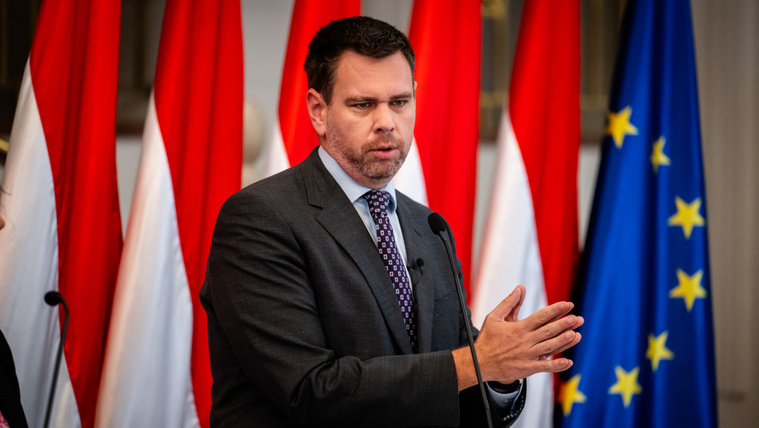 Vitézy Dávid szerint sok mindenre fel lehetett volna használni a mohácsi hídra szánt fejlesztési pénzeket