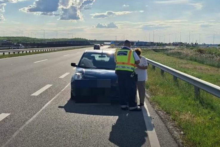 Forgalommal szemben autózott egy néni az M44-esen