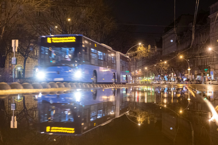 2500 megálló menetrendje módosul: húsz év után teljesen újraszabják Budapest éjszakai közlekedését