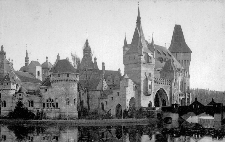 A millenniumi kiállításra épített történelmi főcsoport, Vajdahunyad vára, 1896