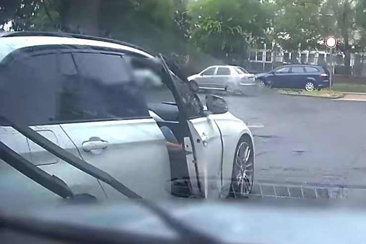 Rányitotta az ajtót a BMW-s, de ki a hibás?