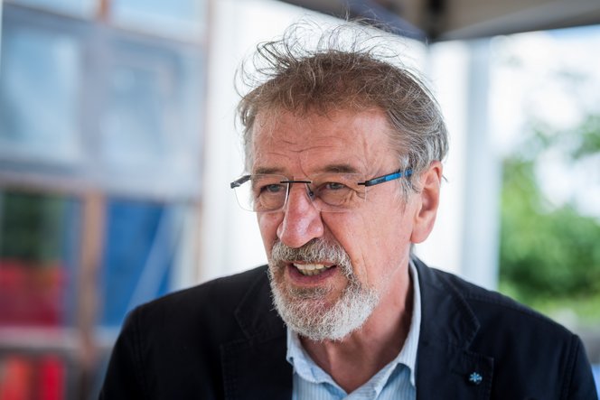 Mucsi Zoltánt hiába várták a nézők, később sem pótolják az előadást