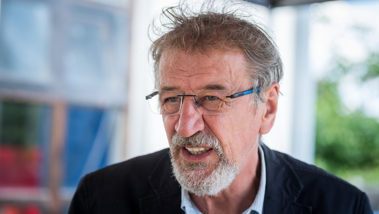 Mucsi Zoltánt hiába várták a nézők, később sem pótolják az előadást