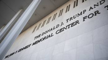 Trump neve egy éjszaka alatt tűnt el a süllyesztőben