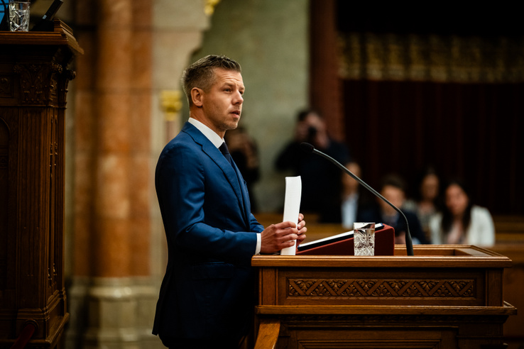 Itt a tökéletes vihar, ez embert próbáló kihívás lesz Magyar Péter előtt
