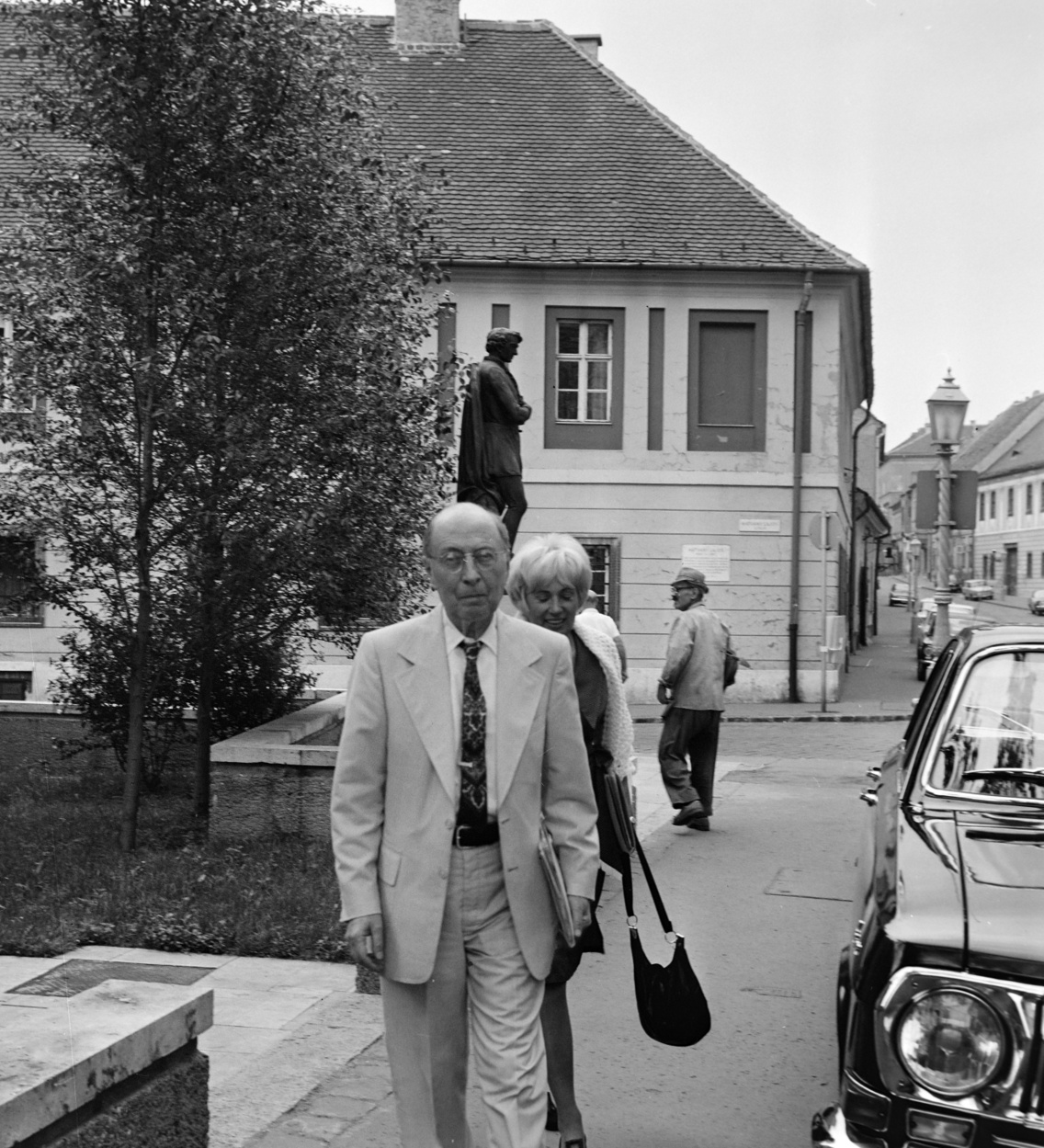 Wigner Jenő az Országház utcában (1976)