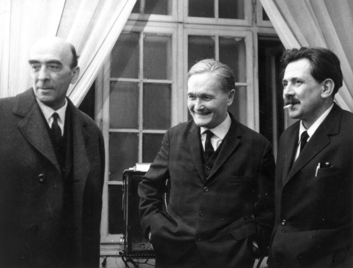 Középen Németh László író, bal oldalán Major Tamás színész-rendező, jobbján Aczél György, a Kádár-korszak kulturális atyaúristene (1966)