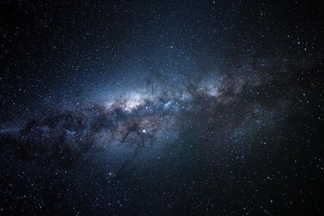 Másodpercenként 600 kilométeres sebességgel száguldunk egy láthatatlan űrbéli szörnyeteg felé