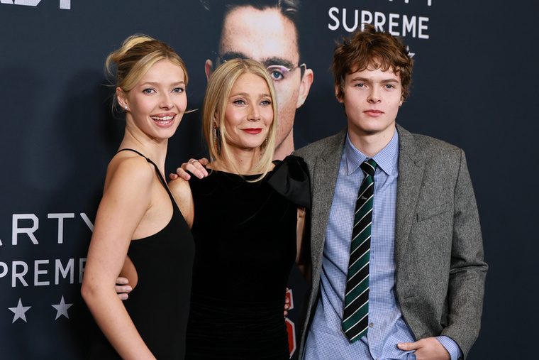 Apple Martin és Gwyneth PaltrowGwyneth Paltrow szépsége mindig nagyon jól felismerhető volt: szőke haj, világos szem, finom csontozat, letisztult elegancia