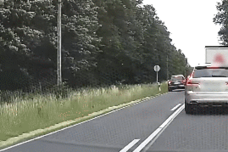Két sofőr is óriási bajba került, videóra vették a hajmeresztő jeleneteket