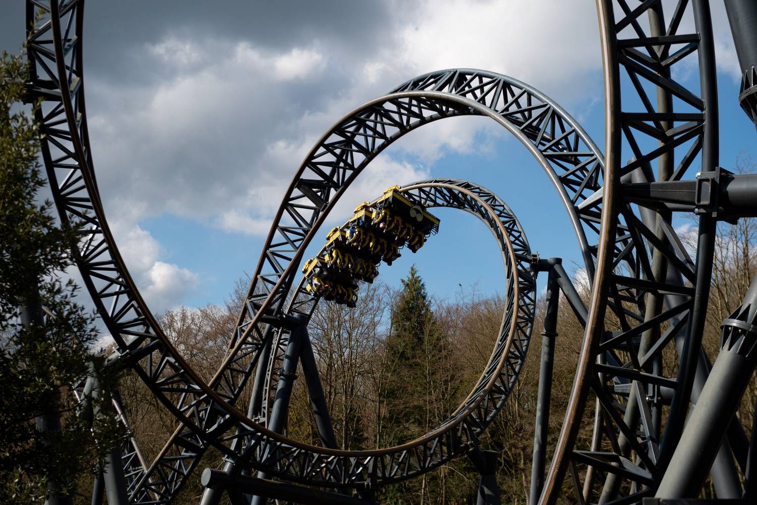 1. Alton Towers (Staffordshire, Egyesült Királyság). A brit vidámpark immár második éve vezeti a csalódási listát, a látogatók véleményének 38,2%-a negatív hangvételű. Az érkezők elsősorban a fojtogató zsúfoltságot kifogásolták, ráadásul kiemelkedően sokan, a vendégek 15%-a panaszkodott a rossz ár-érték arányra és a külön fizetős, rejtett szolgáltatásokra.