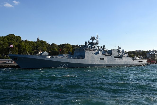 Orosz hadihajó lőtt egy brit jachtra a La Manche-csatornán