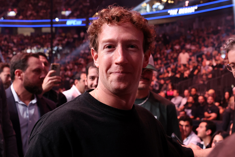 Mark ZuckerbergBár a világ egyik legnagyobb technológiai vállalatát vezeti, Mark Zuckerberg a vagyonához képest visszafogott stílusáról és életmódjáról híresült el az évek alatt.&nbsp;