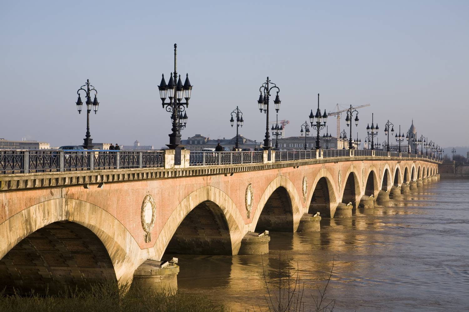 A Garonne Délnyugat-Franciaország egyik legfontosabb folyója, amely a spanyolországi Pireneusokból ered, majd több mint 500 kilométer megtétele után az Atlanti-óceánba torkollik.
