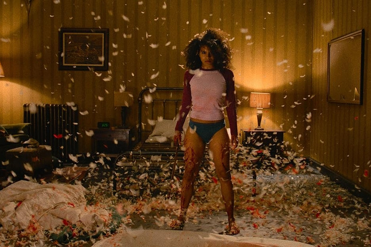 Zazie Beetz aligruhában megy neki a démonoknak ebben a teljesen megvadult akciófilmben