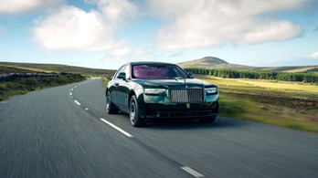 Egyedi modellt villantott a Rolls-Royce