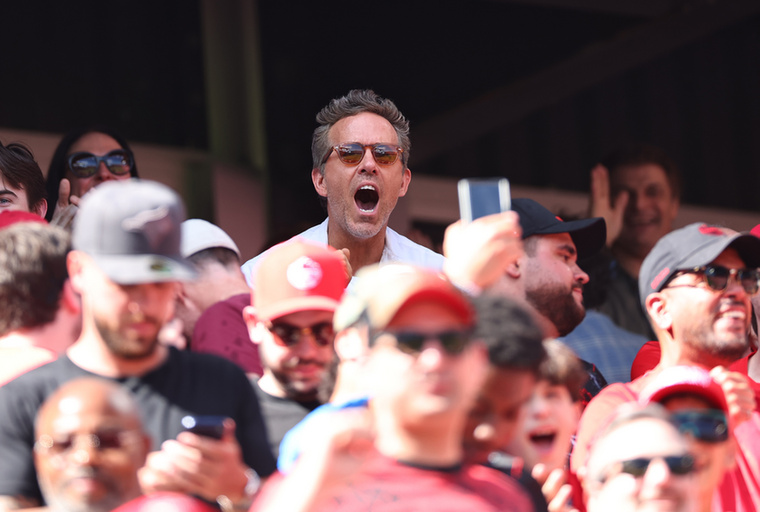 Ryan ReynoldsRyan Reynolds színész a Wrexham AFC társtulajdonosa, ezért nem meglepő, hogy már a csoportmérkőzéseken is kilátogatott a világbajnokságra