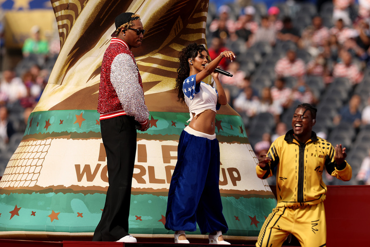 Future és TylaA két zenész nyitotta produkciójával a Los Angeles Stadion programját.&nbsp;