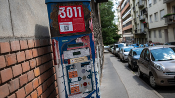 Készpénzstop és horror árak a budapesti parkolásban: Júliustól 800 forint is lehet egy óra