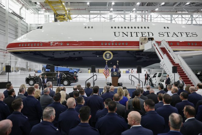 Donald Trump megkapta a világ egyik legdrágább ajándékát, az új Air Force One miatt azonnal kitört a botrány